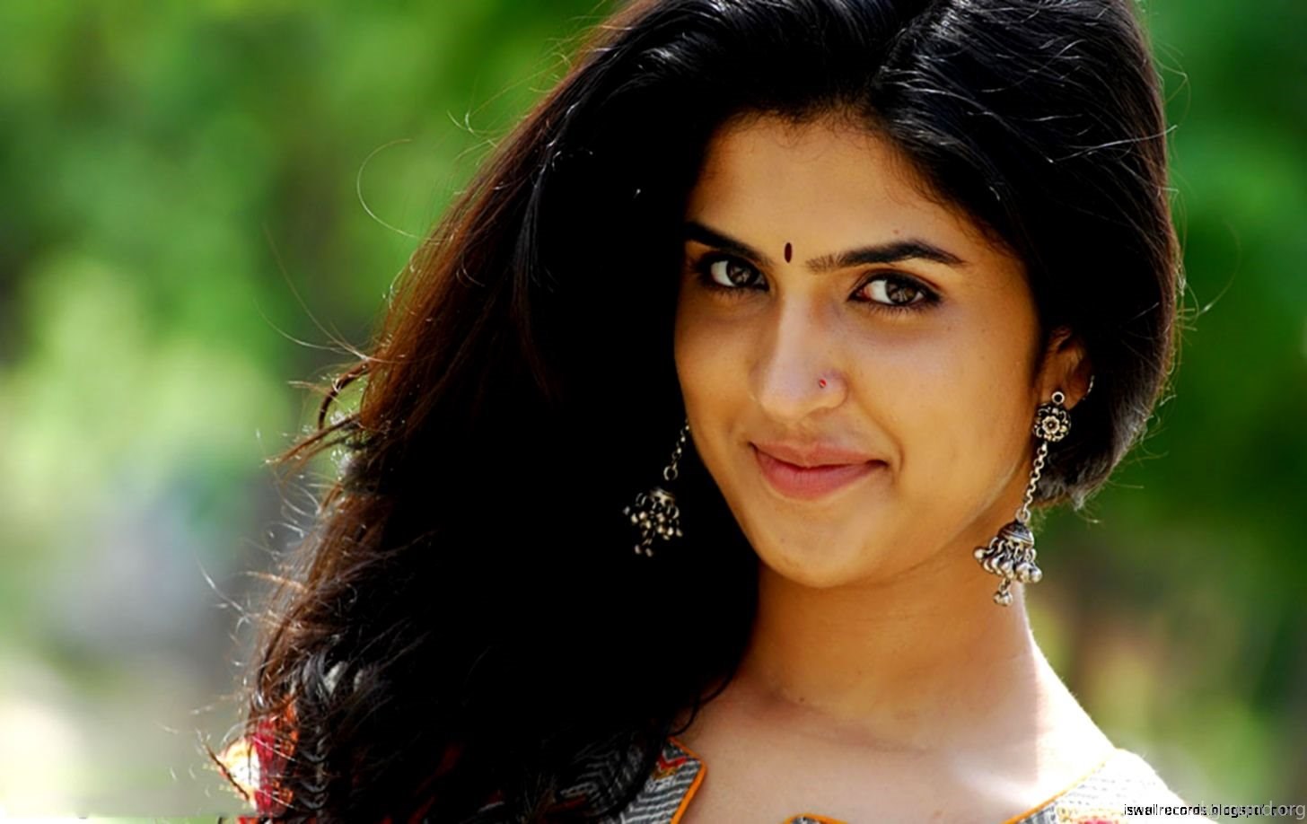 south indian actress hd wallpaper 1366x768,hair,beauty,hairstyle,black hair,eyebrow