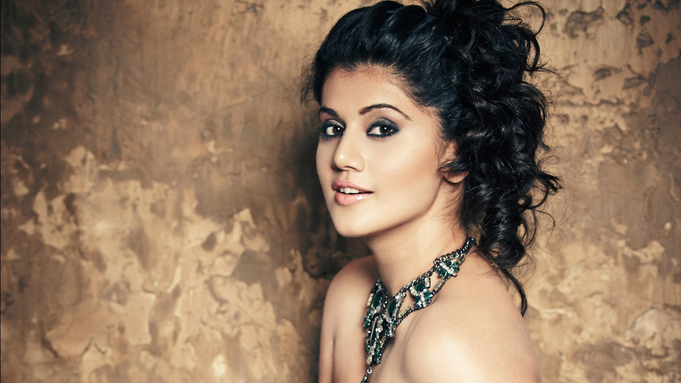 actrice sud indienne hd fond d'écran 1366x768,cheveux,visage,coiffure,beauté,sourcil