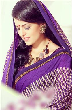 bollywood schauspielerin in saree hd wallpaper,lila,sari,frisur,lavendel,fotoshooting