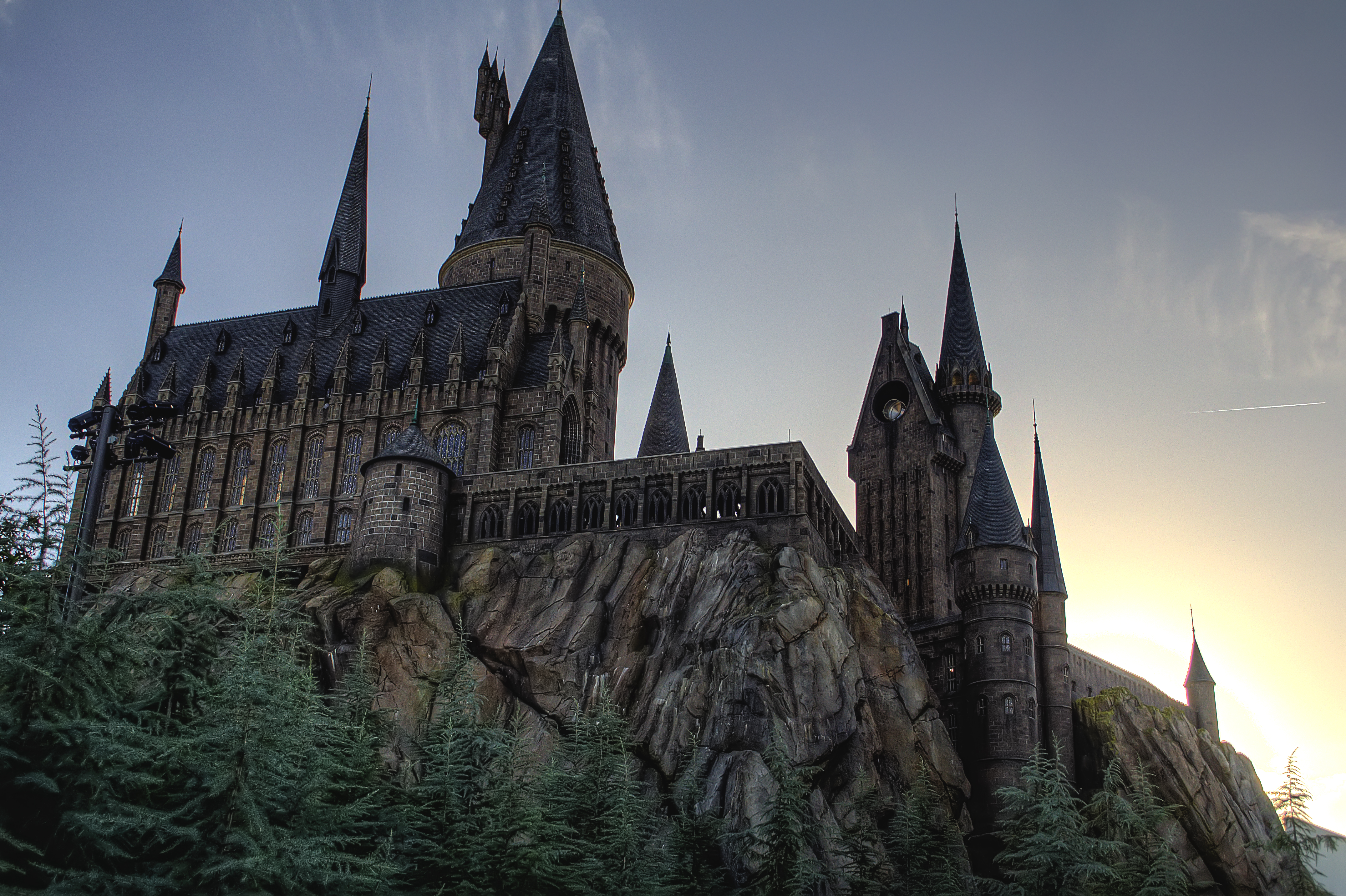 fondo de pantalla de hogwarts,arquitectura medieval,aguja,arquitectura gótica,arquitectura,catedral