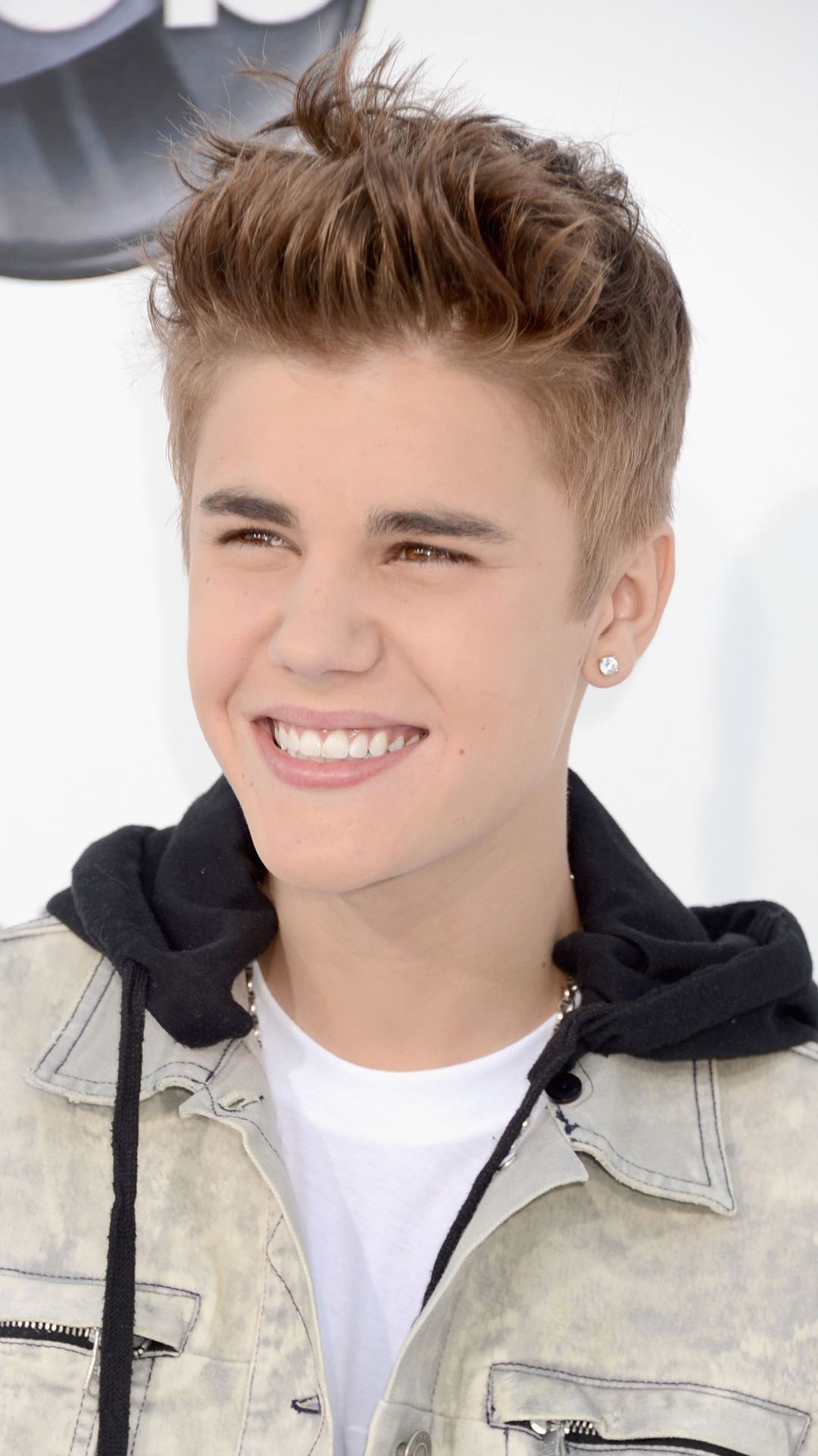justin bieber wallpaper iphone,hair,face,hairstyle,facial expression,blond
