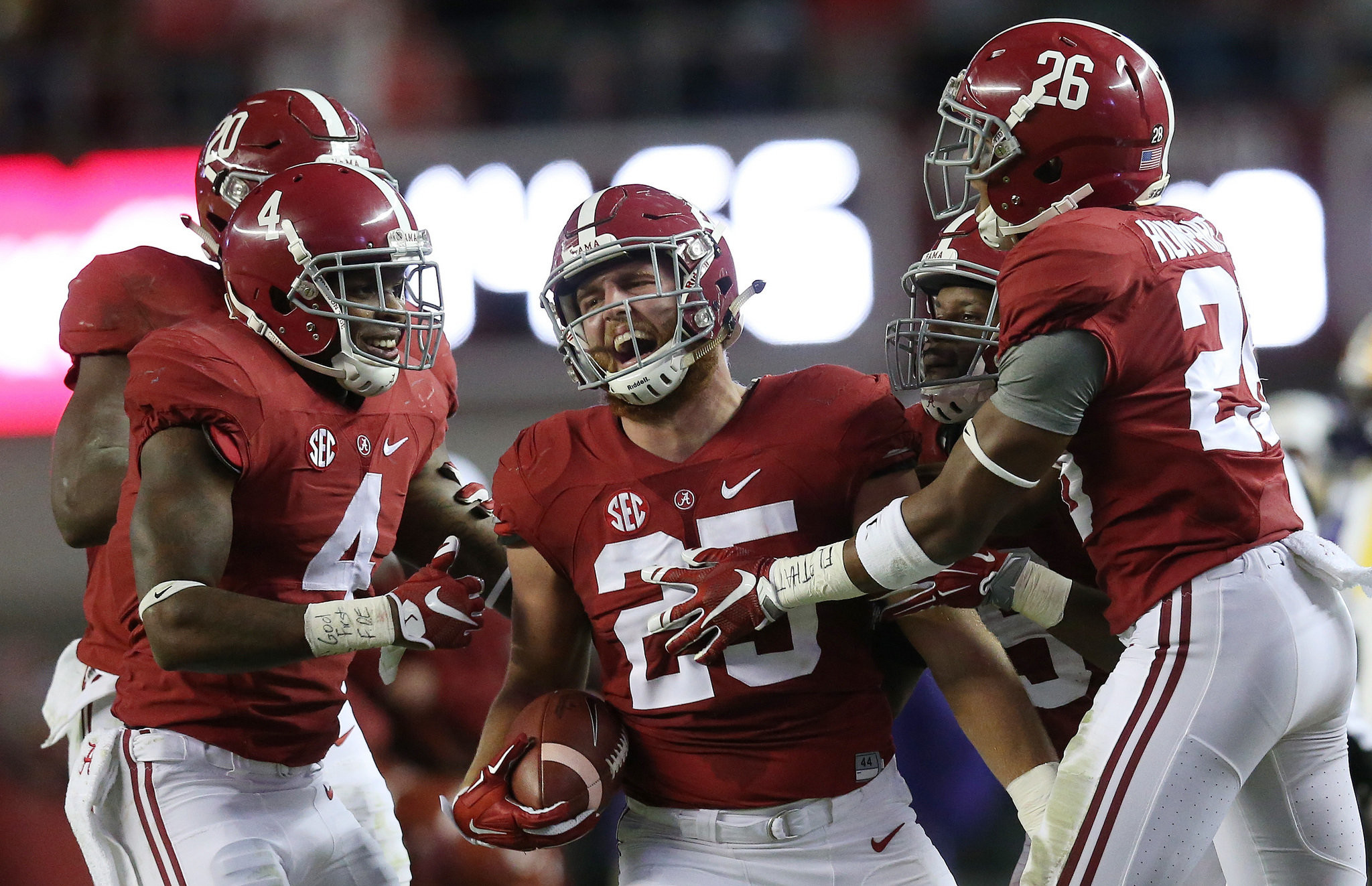 fondo de pantalla de fútbol de alabama,jugador,engranaje de los deportes,yelmo,fútbol de gridiron,fútbol americano