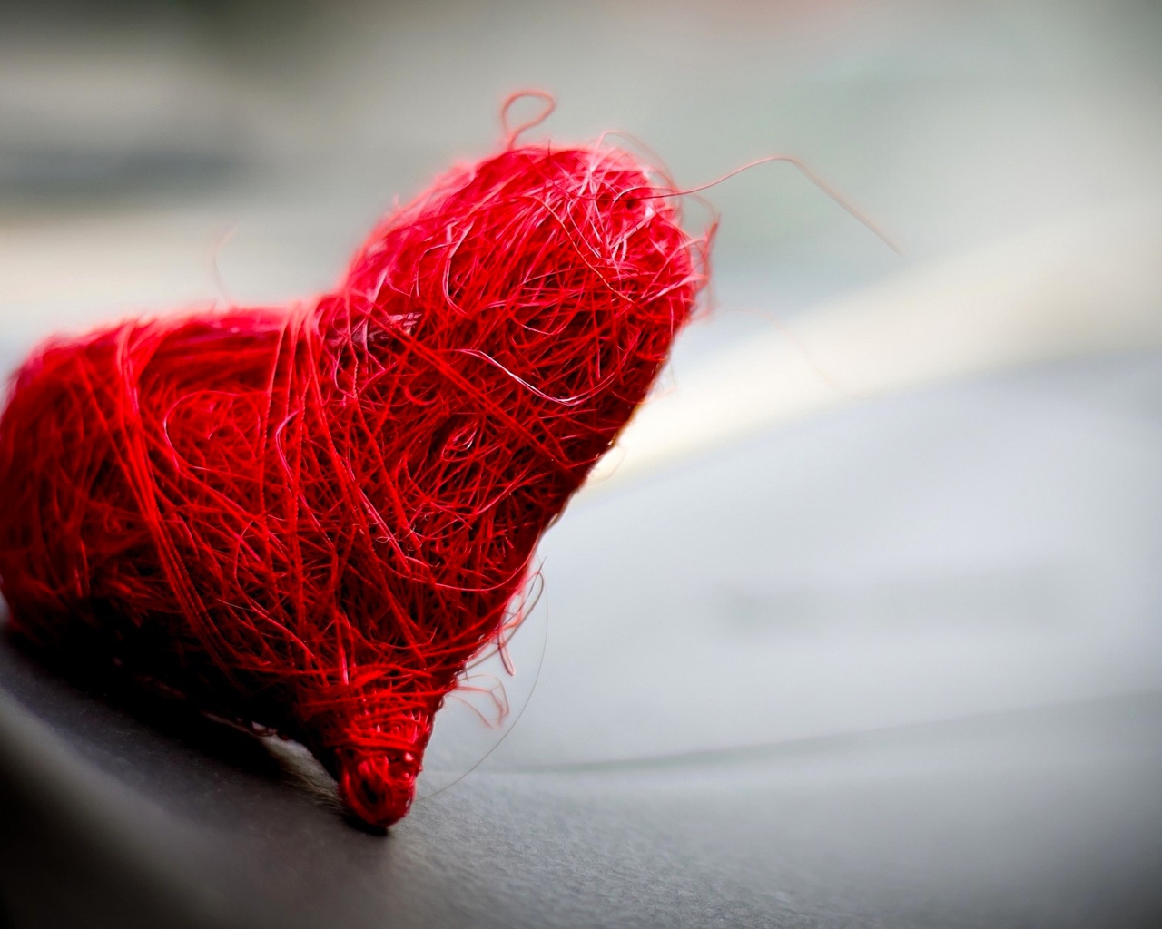 best love wallpapers hd,red,thread,wool,textile,close up