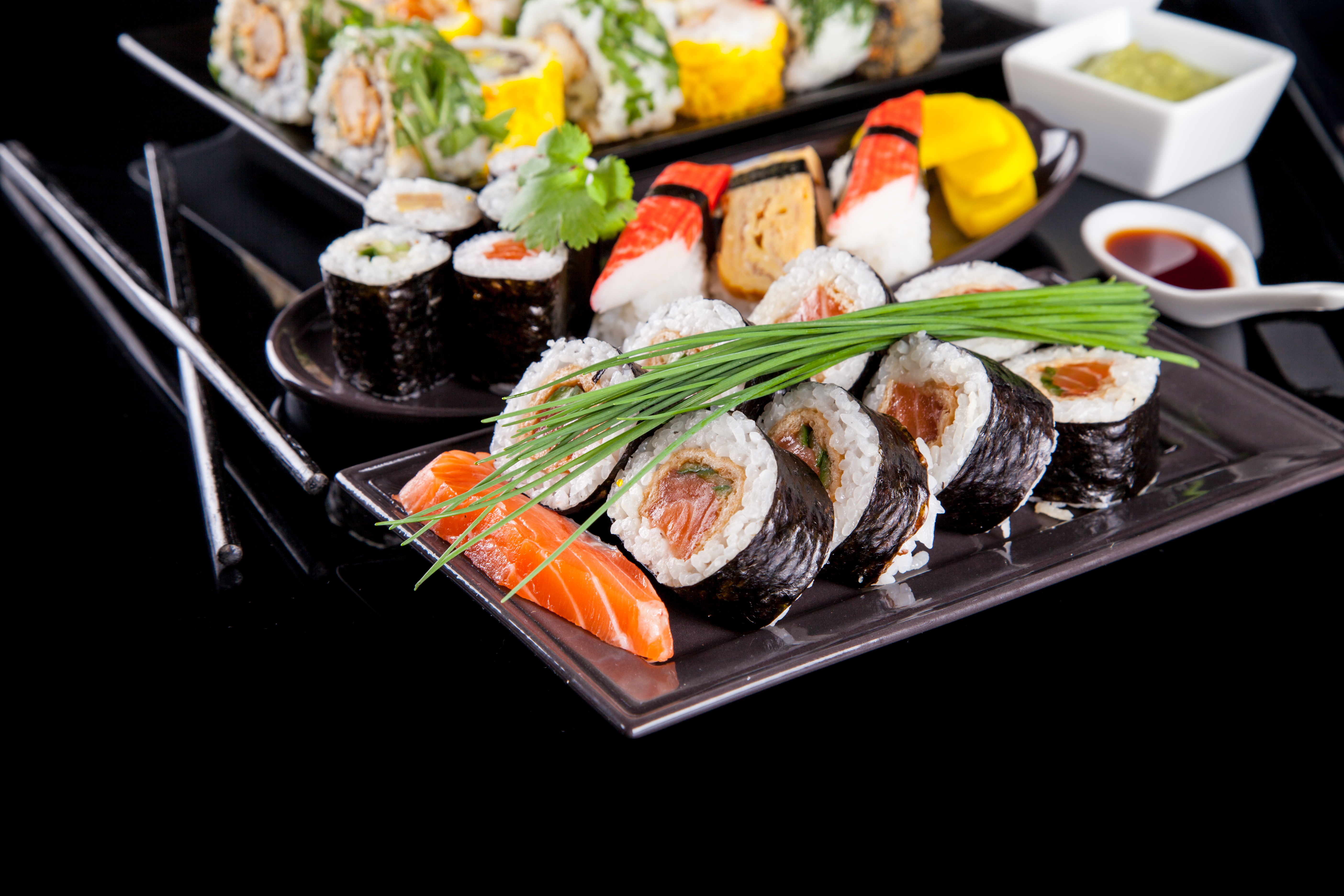 fondo de pantalla de sushi,plato,comida,rollo california,sushi,comida comfortable