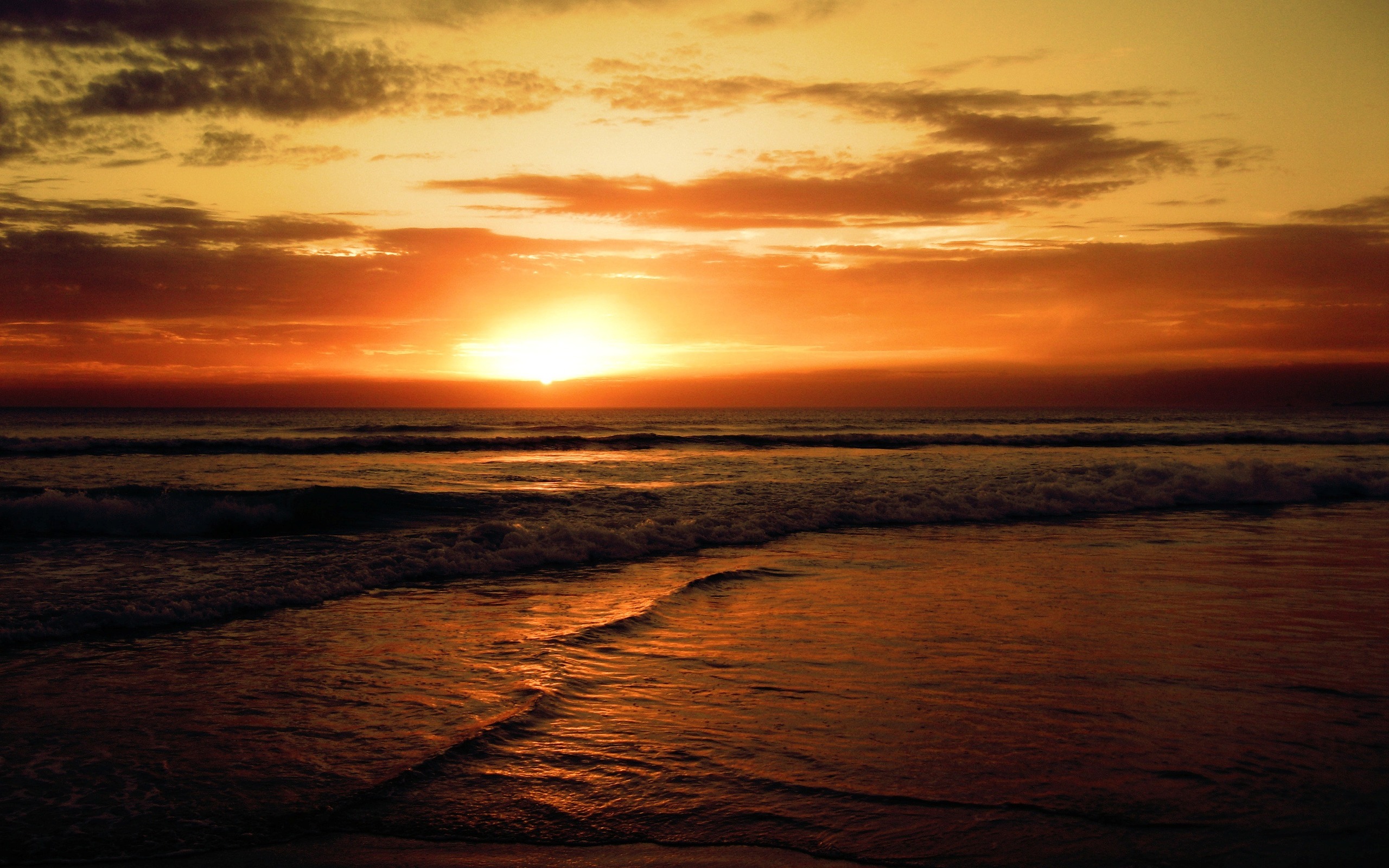 ビーチの夕日の壁紙,空,地平線,日の出,日没,朝の赤い空