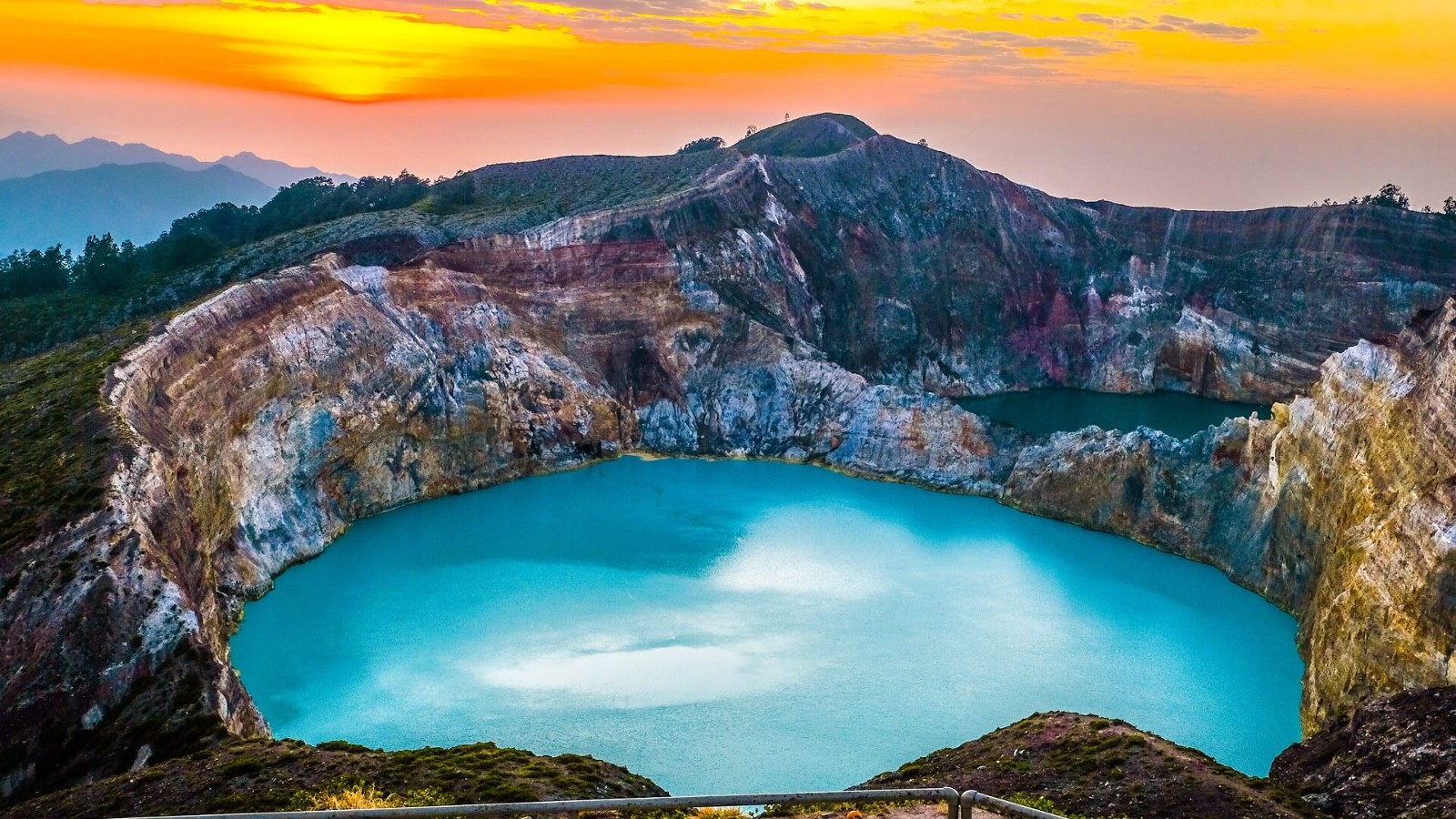 fondo de pantalla de spotlight,cuerpo de agua,naturaleza,lago del cráter,lago,paisaje natural