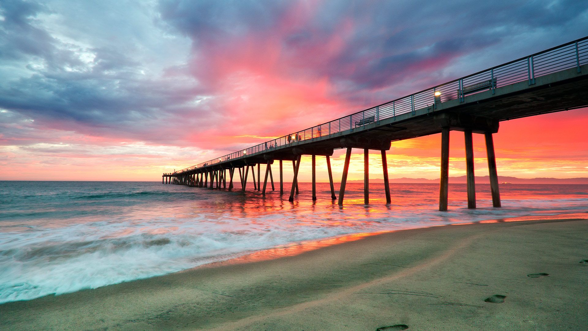 windows spotlight wallpaper,sky,pier,sea,horizon,ocean