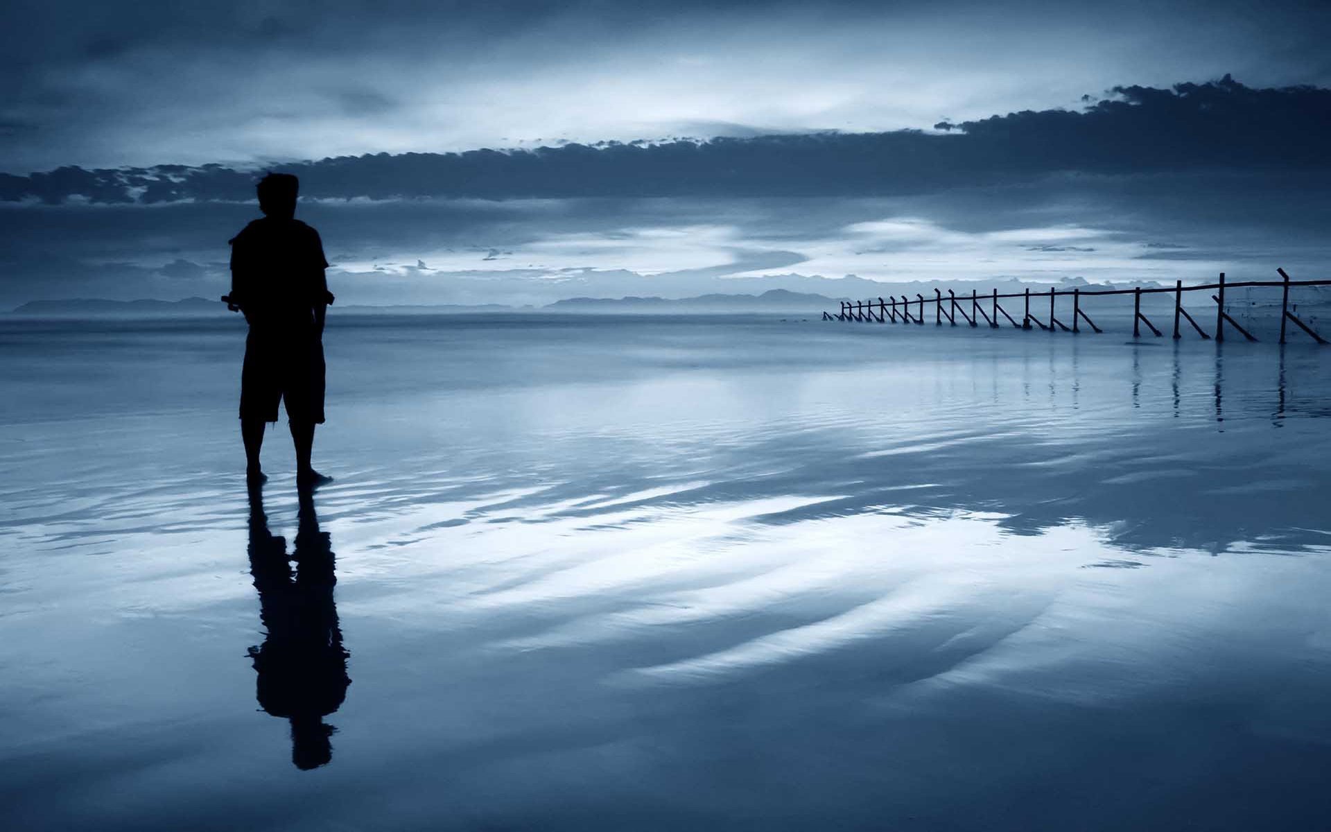 fondo de pantalla soledad,cielo,agua,reflexión,azul,mar