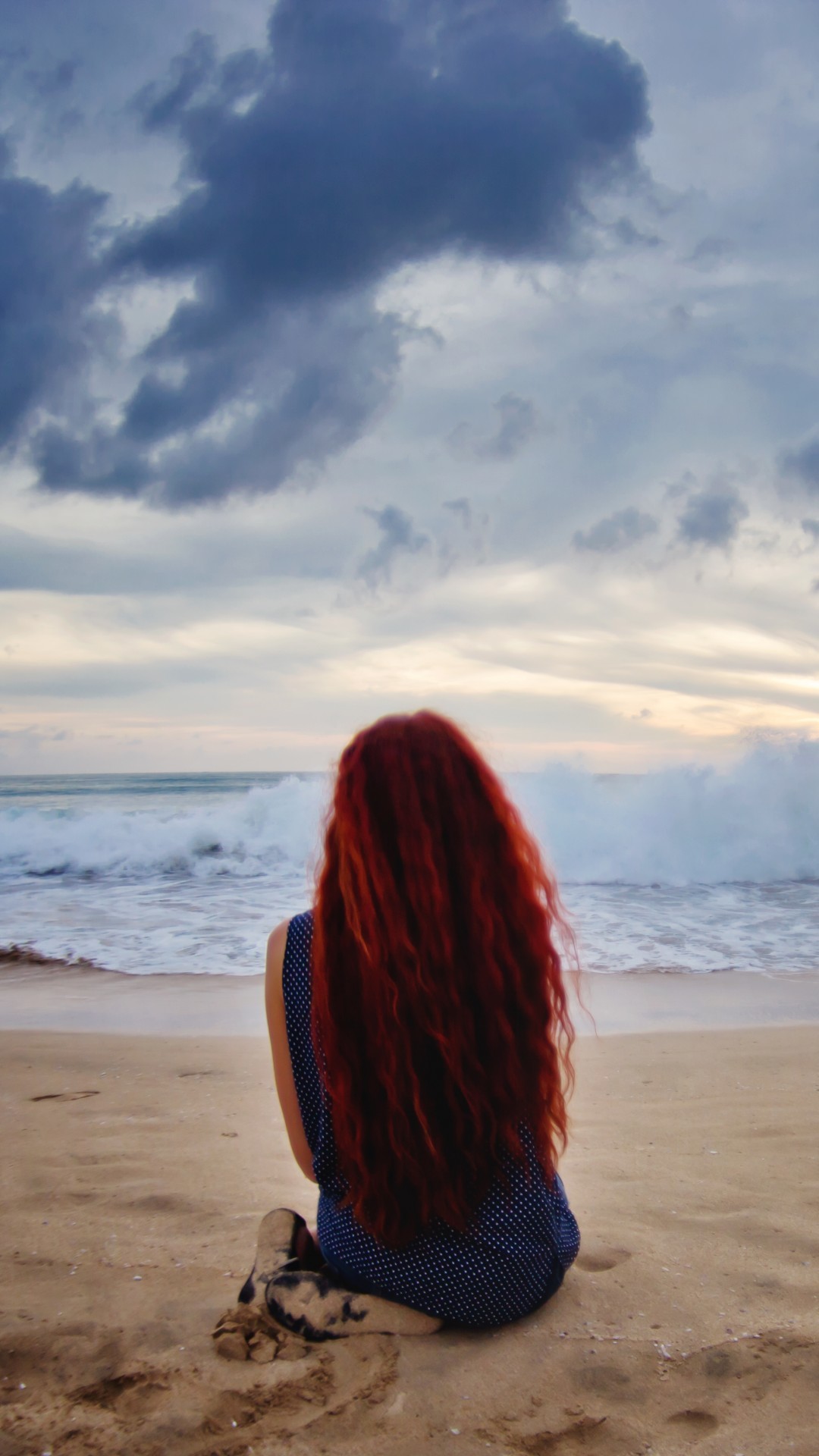 孤独な少女の壁紙,ヘア,空,海,髪型,海洋