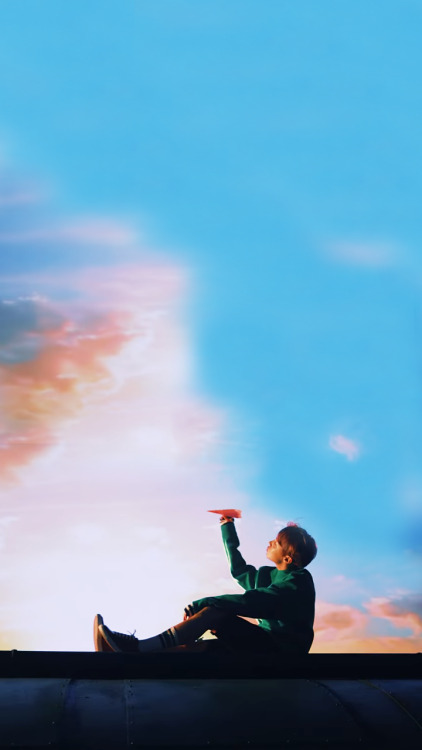 bts tumblr wallpaper,cielo,nube,sentado,fotografía,contento