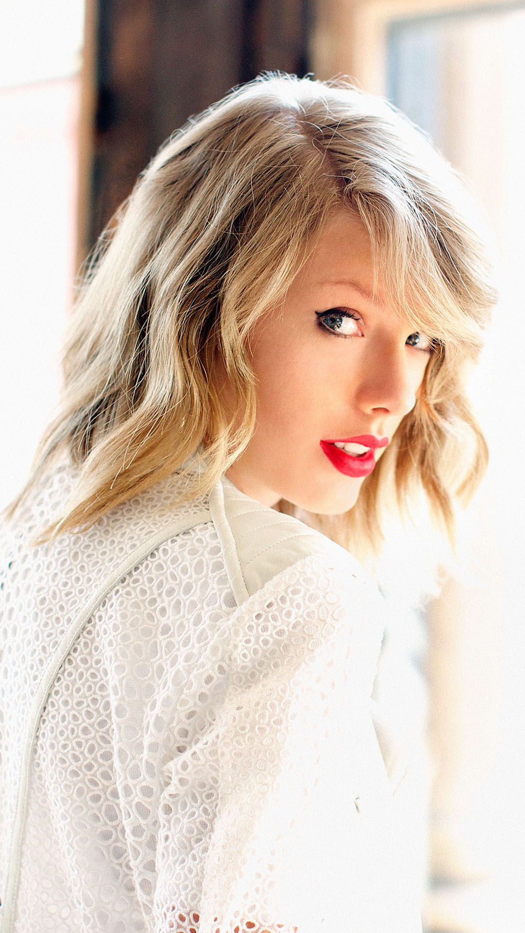 taylor swift iphone wallpaper,hair,blond,hairstyle,face,lip