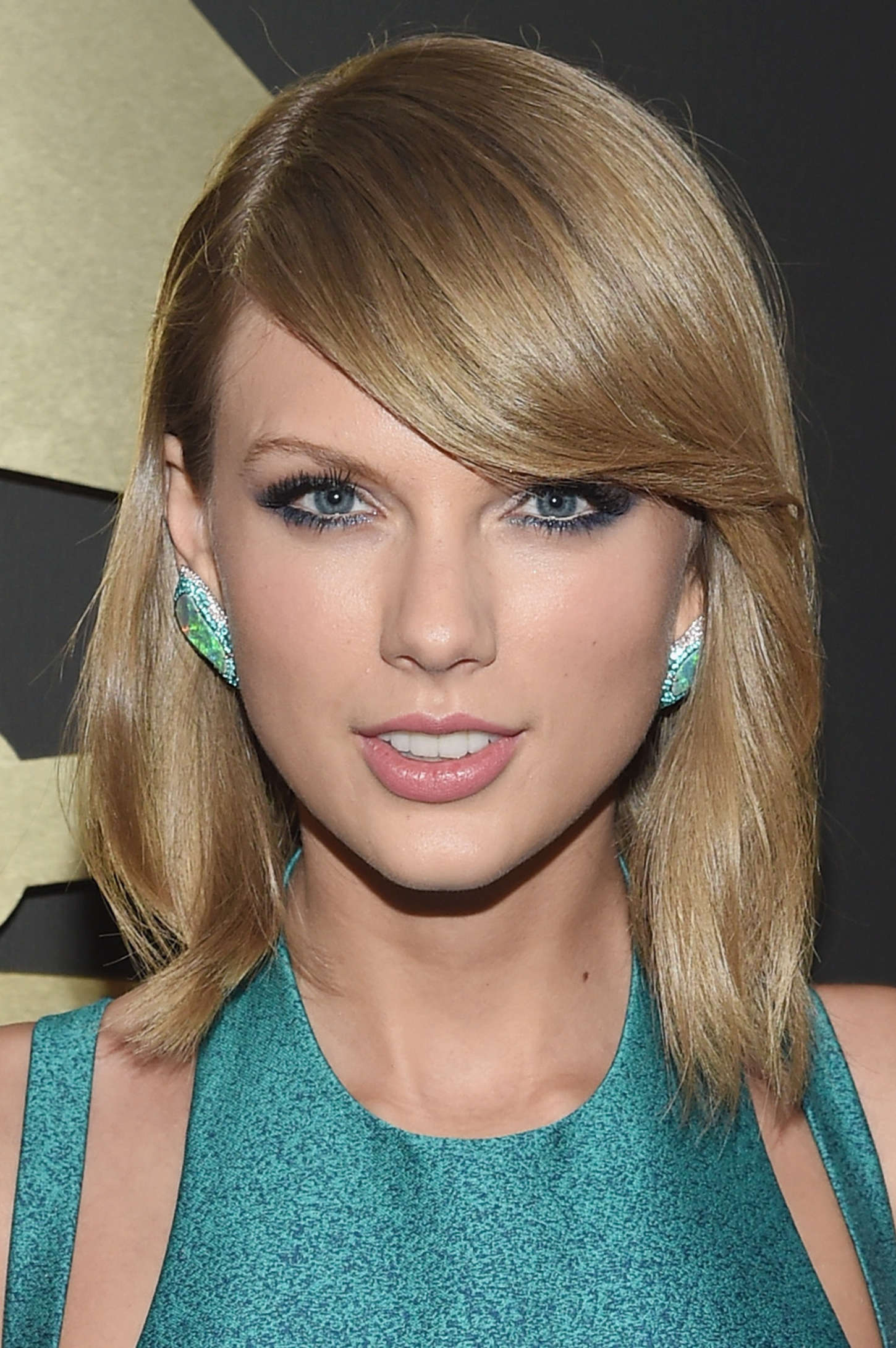 taylor swift iphone wallpaper,hair,face,hairstyle,blond,eyebrow